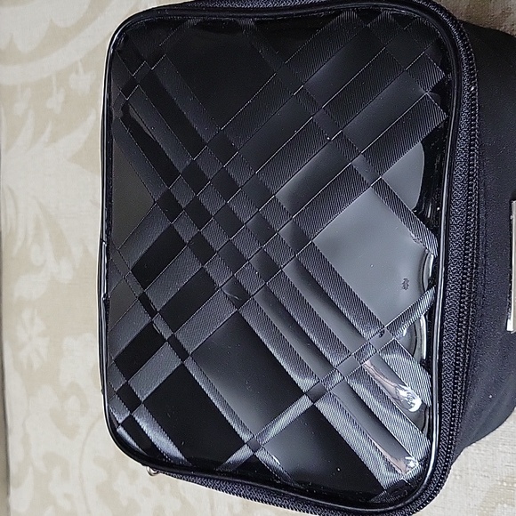 BURBERRY FRAGRANCES  TRAVEL CASE BAG  BLACK   NWOT - Picture 5 of 10